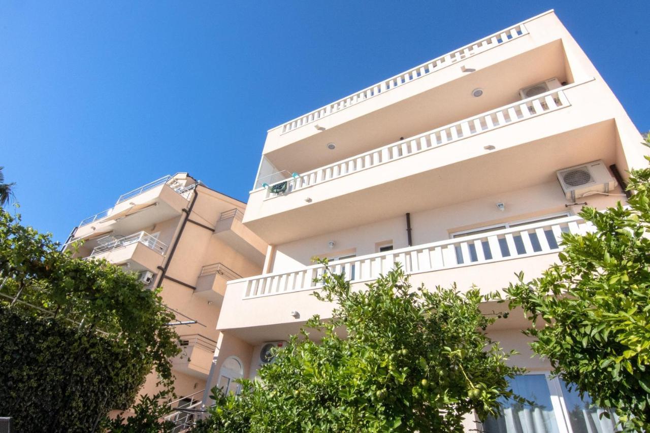 Apartment Dany - Free Beach Parking Makarska Kültér fotó