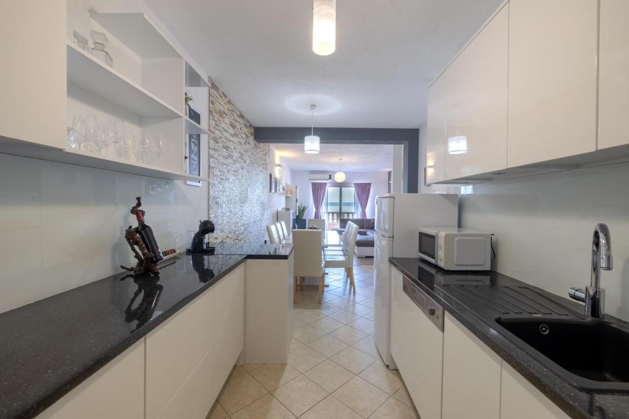 Apartment Dany - Free Beach Parking Makarska Kültér fotó