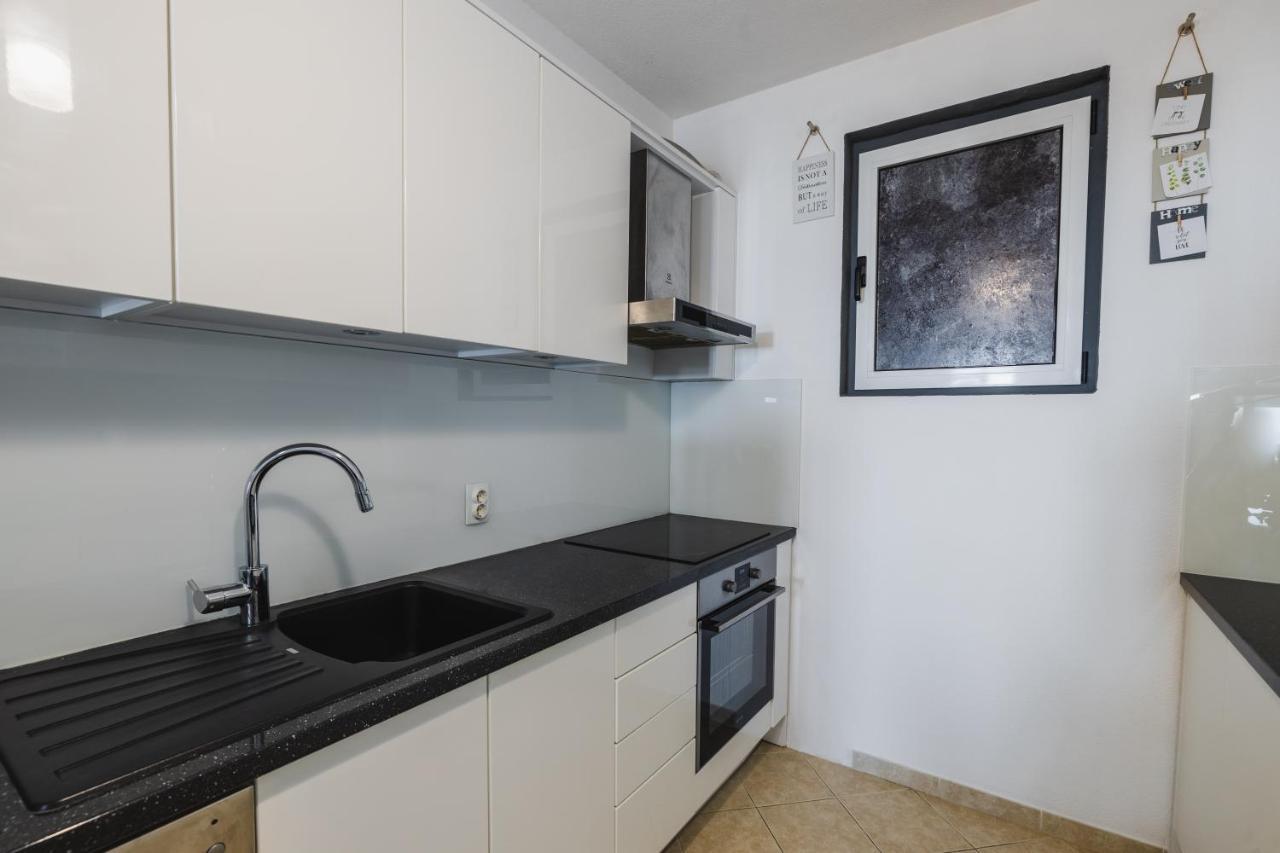 Apartment Dany - Free Beach Parking Makarska Kültér fotó